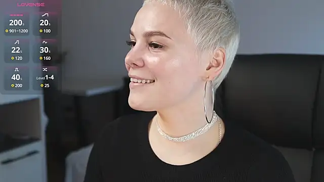 Snapshot of LikaBerry1 chatting on 02.19.25 LikaBerry1 online show from 02.19.25