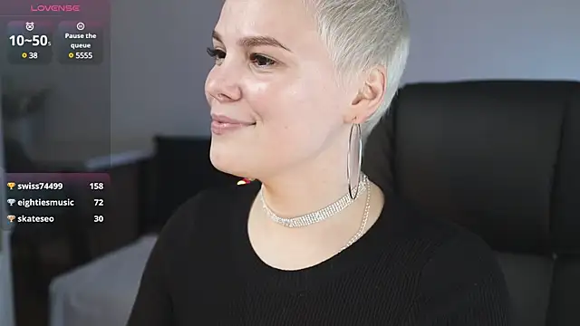 Snapshot of LikaBerry1 chatting on 02.19.25 LikaBerry1 online show from 02.19.25