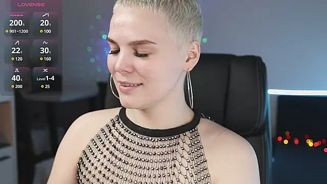 Snapshot of LikaBerry1 chatting on 03.05.25 LikaBerry1 online show from 03.05.25