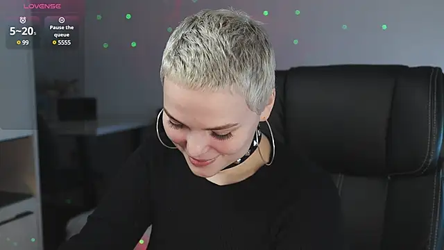 Snapshot of LikaBerry1 chatting on 03.18.25 LikaBerry1 online show from 03.18.25