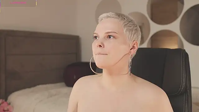 Snapshot of LikaBerry1 chatting on 09.10.25 LikaBerry1 online show from 09.10.25