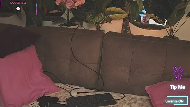 Snapshot of LikaBerry1 chatting on 10.24.25 LikaBerry1 online show from 10.24.25