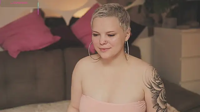 Snapshot of LikaBerry1 chatting on 11.13.25 LikaBerry1 online show from 11.13.25