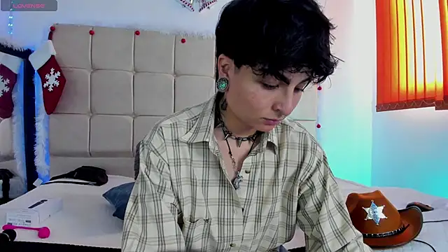 Snapshot of ZuryRamirez_ chatting on 12.13.24 ZuryRamirez online show from 12.13.24