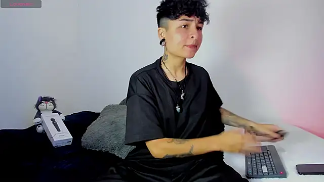 Snapshot of ZuryRamirez_ chatting on 12.25.24 ZuryRamirez online show from 12.25.24