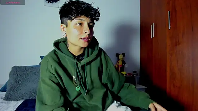 Snapshot of ZuryRamirez_ chatting on 01.06.25 ZuryRamirez online show from 01.06.25