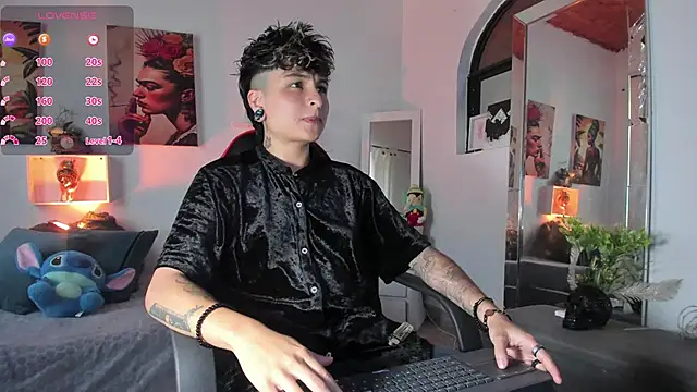 Snapshot of ZuryRamirez_ chatting on 11.26.25 ZuryRamirez online show from 11.26.25