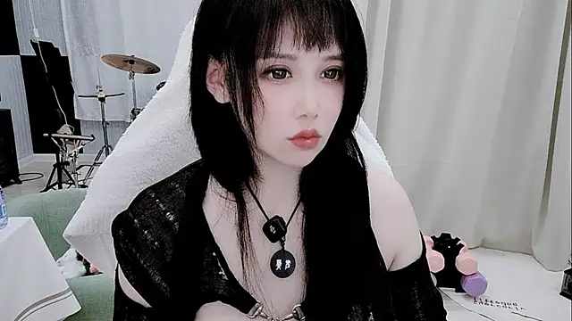 Snapshot of Vaness-a chatting on 06.13.26 Vaness-a online show from 06.13.26