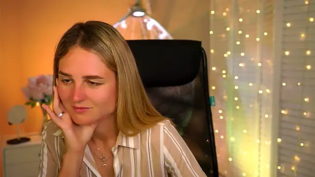 Snapshot of DeboraLarson chatting on 05.31.26 DeboraLarson online show from 05.31.26