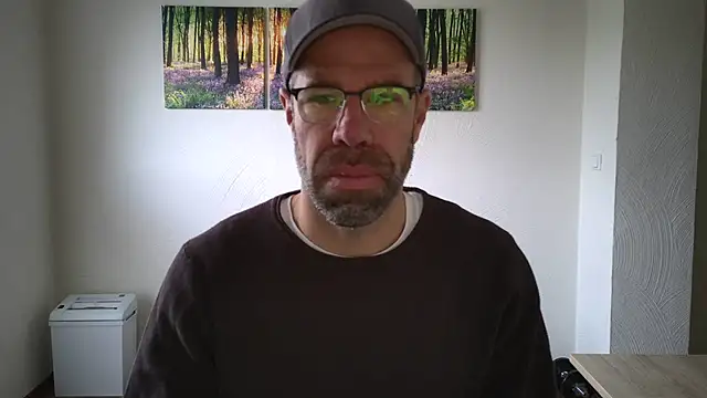 Snapshot of Harry_Boldt chatting on 10.10.25 Harry Boldt online show from 10.10.25