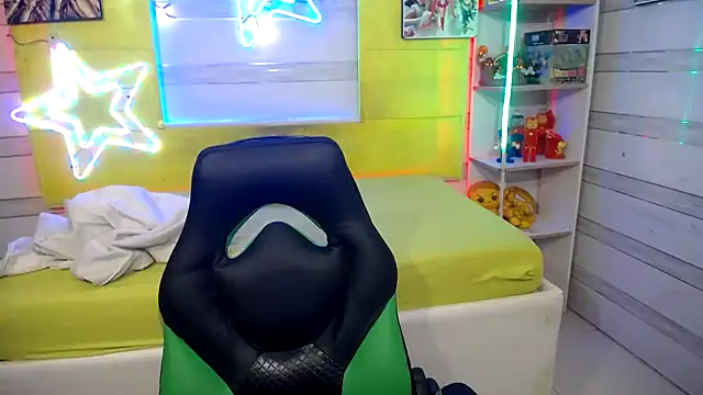 Snapshot of andy_staar chatting on 11.08.25 andy staar online show from 11.08.25