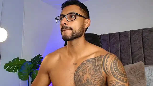 LiamGarcia1 online show from 11.03.25