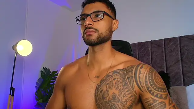 LiamGarcia1 online show from 11.21.25