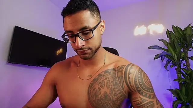 LiamGarcia1 online show from 12.18.25