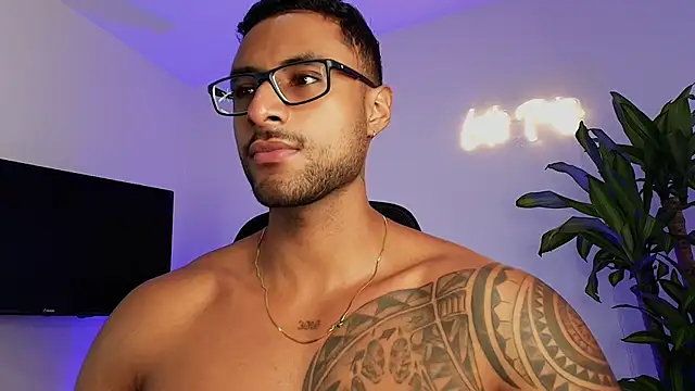 LiamGarcia1 online show from 12.22.25