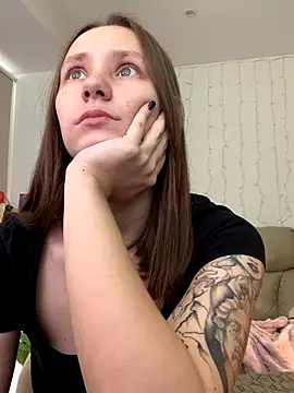 HotCaramellsTV online show from 09.17.25