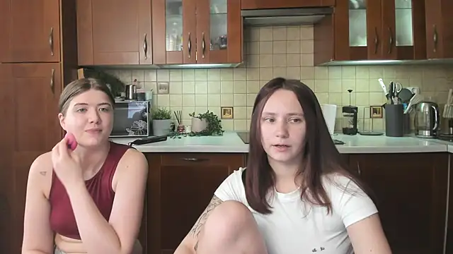 Snapshot of HotCaramellsTV chatting on 07.06.26 HotCaramellsTV online show from 07.06.26