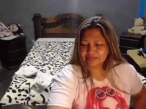 Snapshot of CANDYSWEET51 chatting on 12.19.25 CANDYSWEET51 online show from 12.19.25