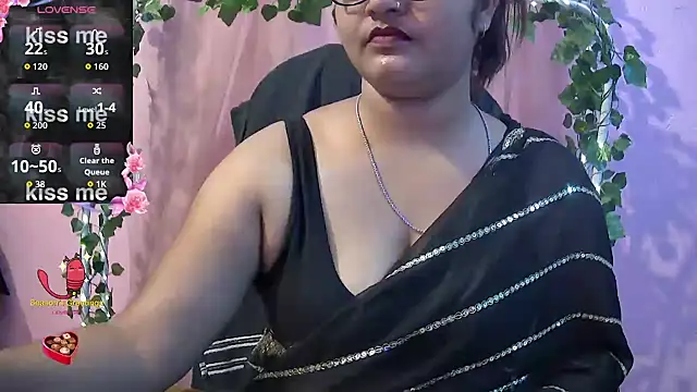 Snapshot of Pari-new chatting on 02.21.26 Pari-new online show from 02.21.26