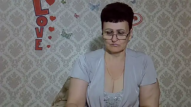 Snapshot of PaulaGolden chatting on 09.10.25 PaulaGolden online show from 09.10.25