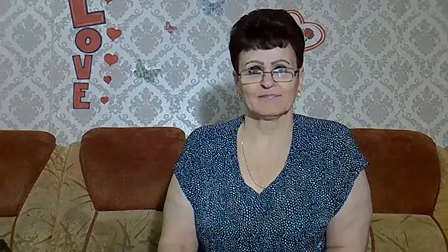 Snapshot of PaulaGolden chatting on 10.01.25 PaulaGolden online show from 10.01.25