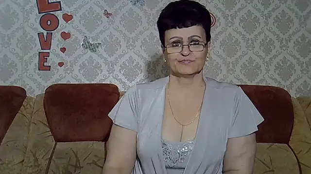 Snapshot of PaulaGolden chatting on 10.02.25 PaulaGolden online show from 10.02.25