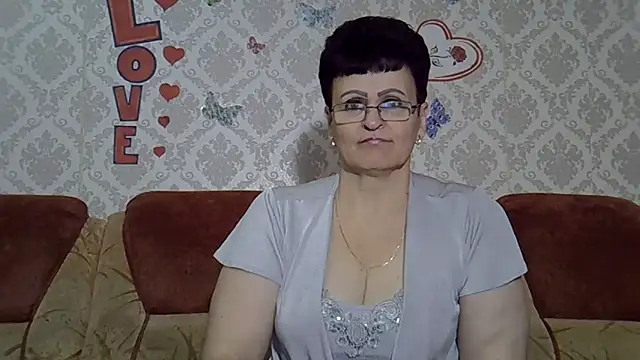 Snapshot of PaulaGolden chatting on 10.03.25 PaulaGolden online show from 10.03.25