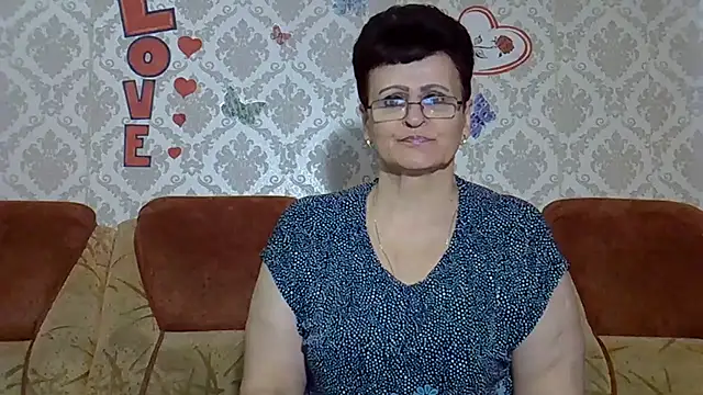 Snapshot of PaulaGolden chatting on 10.06.25 PaulaGolden online show from 10.06.25