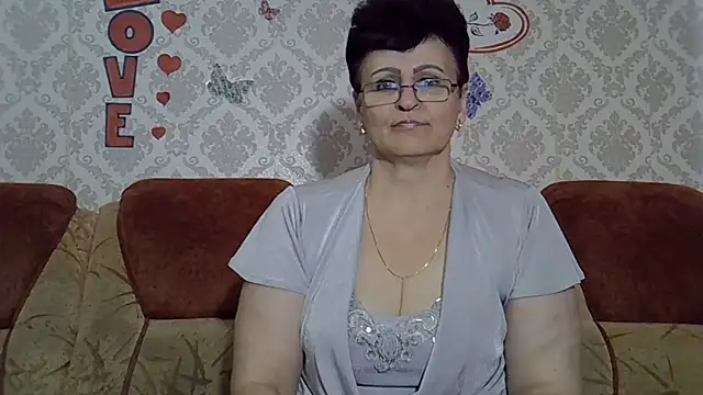 Snapshot of PaulaGolden chatting on 10.19.25 PaulaGolden online show from 10.19.25