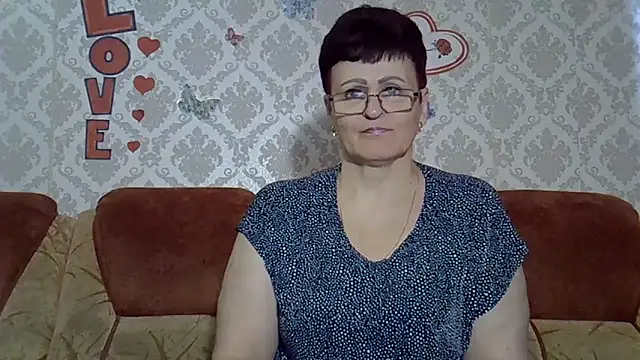 Snapshot of PaulaGolden chatting on 10.31.25 PaulaGolden online show from 10.31.25