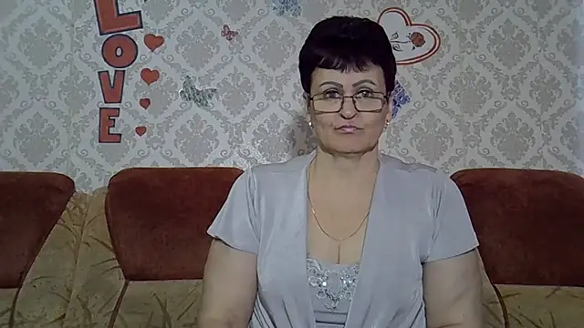 Snapshot of PaulaGolden chatting on 11.22.25 PaulaGolden online show from 11.22.25