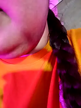 Snapshot of Suhanakhan00 chatting on 05.17.26 Suhanakhan00 online show from 05.17.26