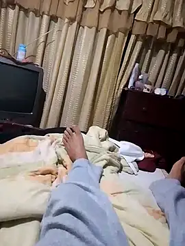 Snapshot of ESTACAMAYOR chatting on 02.24.25 ESTACAMAYOR online show from 02.24.25