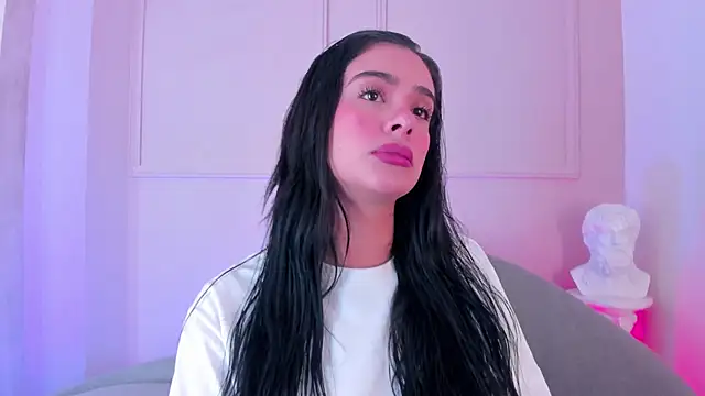 victoria milann online show from 11.25.25