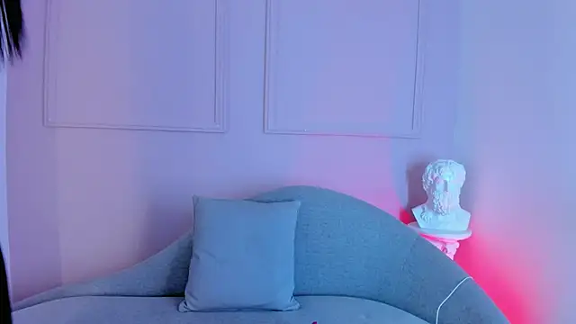 victoria milann online show from 12.03.25