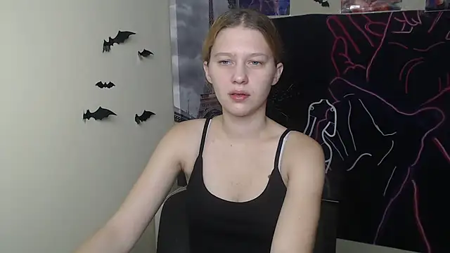 Snapshot of StellaCRL chatting on 11.11.25 StellaCRL online show from 11.11.25