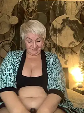 Laura Millf online show from 11.30.25