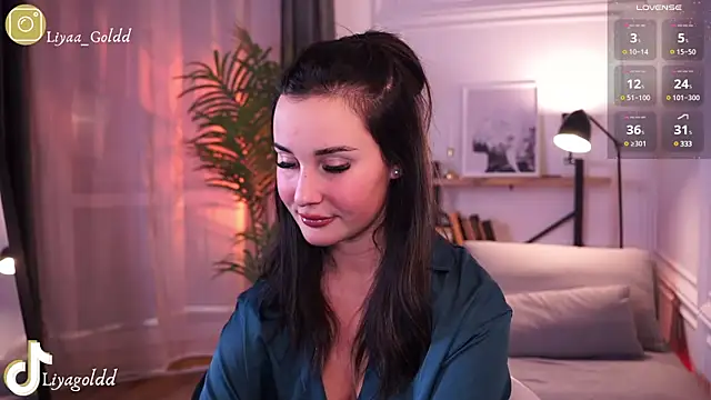 Snapshot of Liya_Gold_ chatting on 12.20.24 Liya Gold online show from 12.20.24