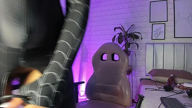 Lizzie-Evans online show from 09.28.25