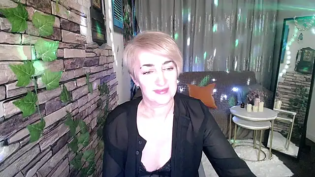 Snapshot of Hot_Girl87 chatting on 12.07.24 Hot Girl87 online show from 12.07.24