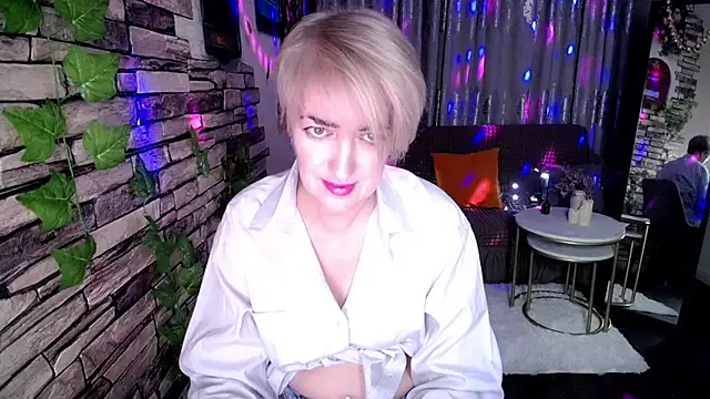 Snapshot of Hot_Girl87 chatting on 12.11.24 Hot Girl87 online show from 12.11.24