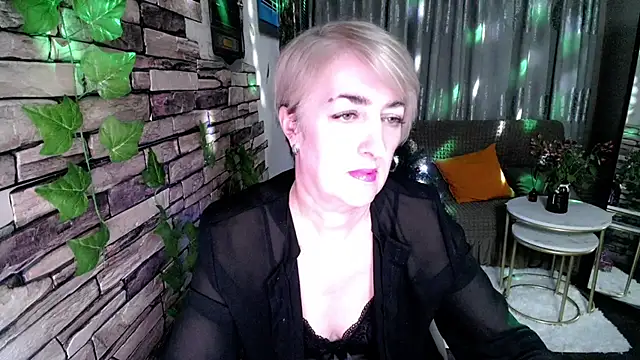 Snapshot of Hot_Girl87 chatting on 12.19.24 Hot Girl87 online show from 12.19.24