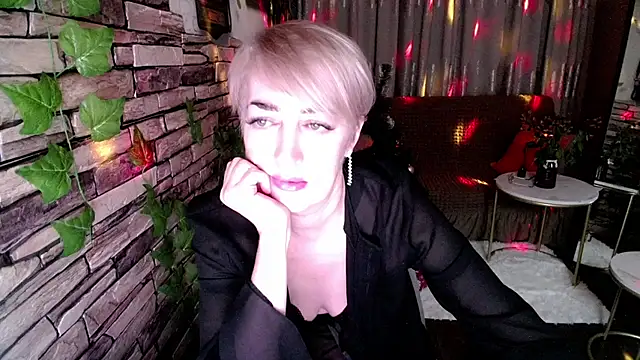 Snapshot of Hot_Girl87 chatting on 12.19.24 Hot Girl87 online show from 12.19.24
