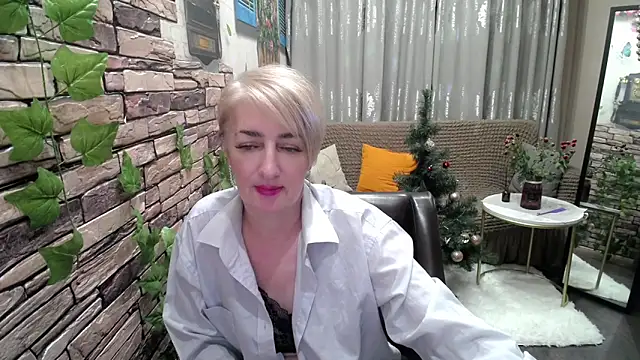 Snapshot of Hot_Girl87 chatting on 12.20.24 Hot Girl87 online show from 12.20.24