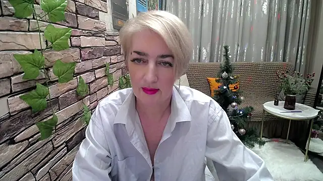 Snapshot of Hot_Girl87 chatting on 12.21.24 Hot Girl87 online show from 12.21.24