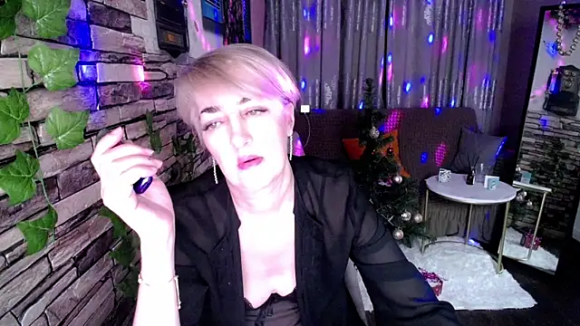 Snapshot of Hot_Girl87 chatting on 12.24.24 Hot Girl87 online show from 12.24.24
