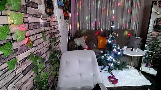 Snapshot of Hot_Girl87 chatting on 12.25.24 Hot Girl87 online show from 12.25.24
