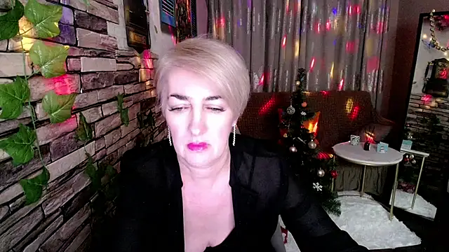 Snapshot of Hot_Girl87 chatting on 12.26.24 Hot Girl87 online show from 12.26.24