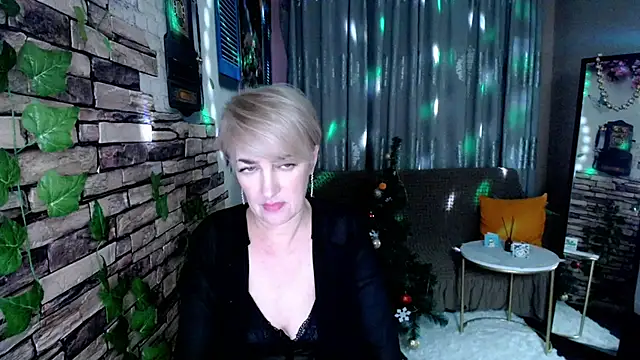 Snapshot of Hot_Girl87 chatting on 12.29.24 Hot Girl87 online show from 12.29.24