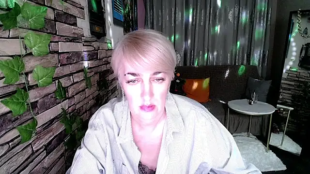 Snapshot of Hot_Girl87 chatting on 01.05.25 Hot Girl87 online show from 01.05.25